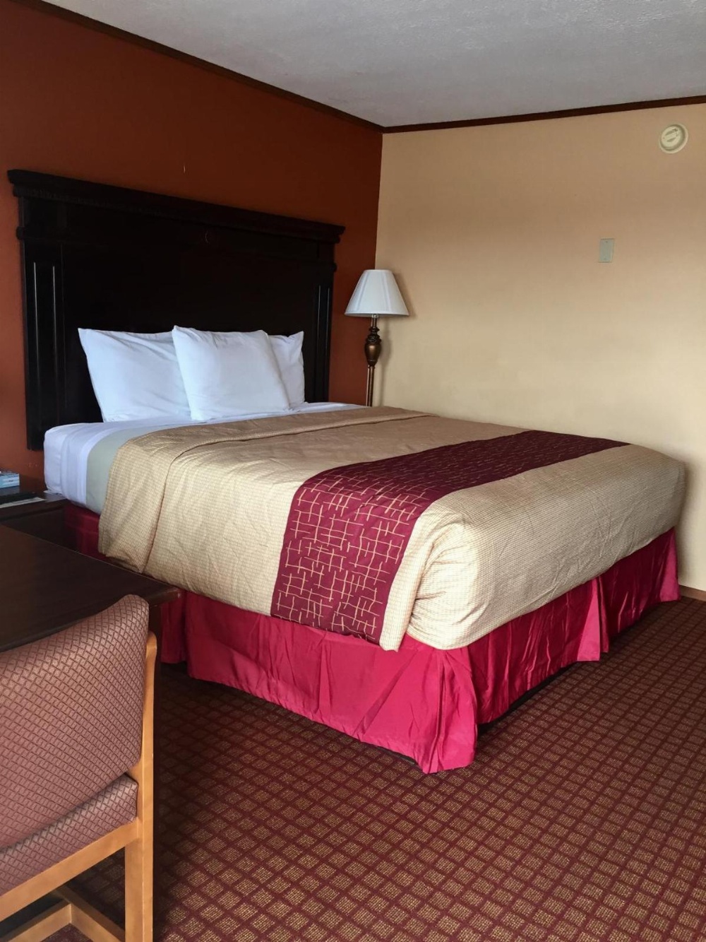 DeQueen Courtyard Inn